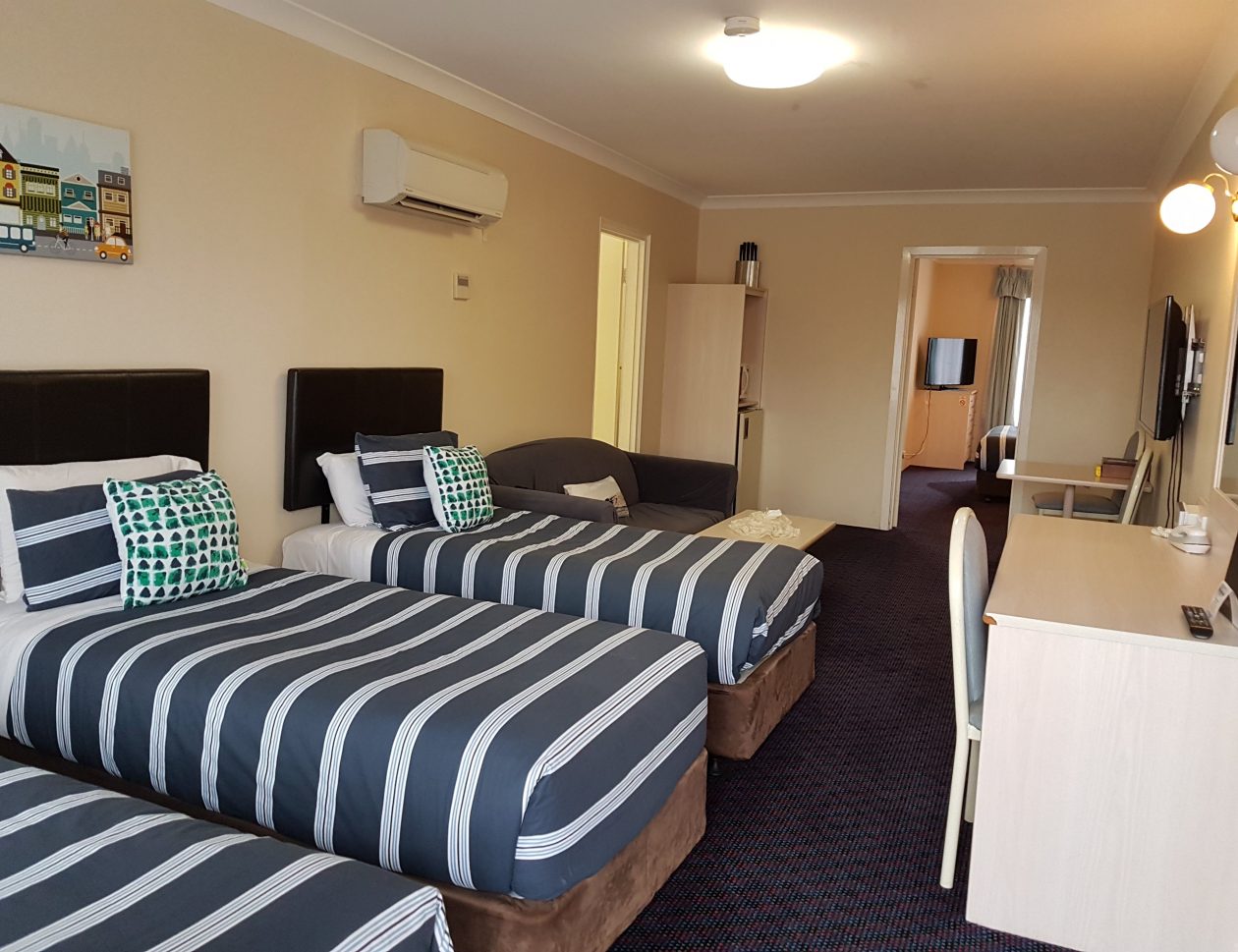 Golden Rim Motor Inn Queanbeyan Deluxe Motel Room - Golden Age Motor Inn